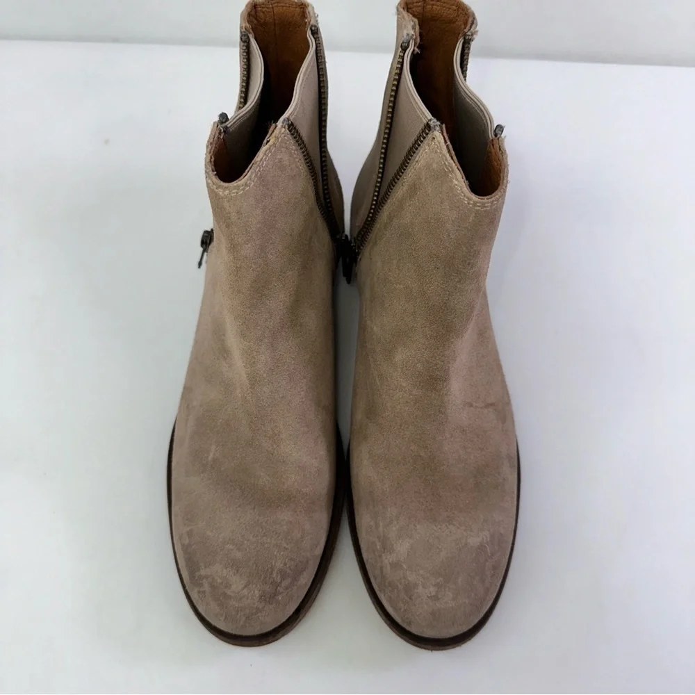 FRYE 3478248-Ash Women's Suede Carly Zip Chelsea Boot Sz 7.5B